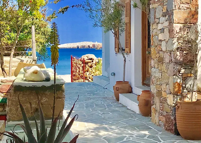 Aeolos Karavostasis (Folegandros)